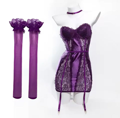 Ambrine - Satynowa koszulka typu babydoll z koronkowymi detalami