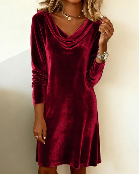Selindra – Luźna aksamitna sukienka z kapturem