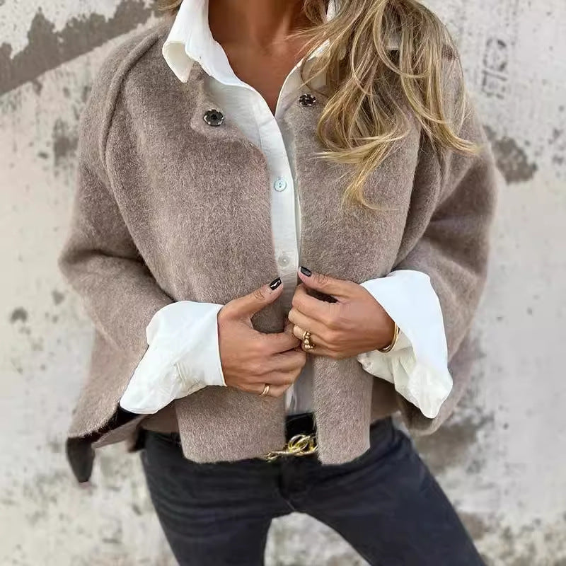 Elise - Krótka Kurtka z Eleganckimi Rozszerzanymi Rękawami