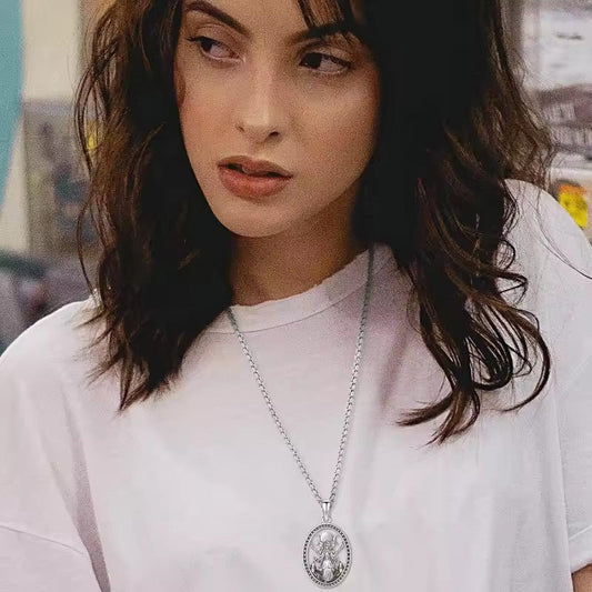 ✨ Naszyjnik Muse Księżycowej – 🌙 Vintage-Owalny Wisiorek dla nowoczesnej Bogini 💫